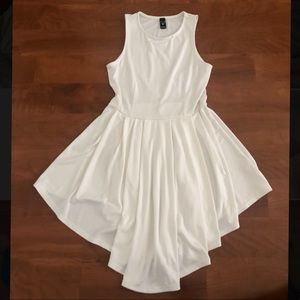 Windsor. Off white pleated flowy dress.